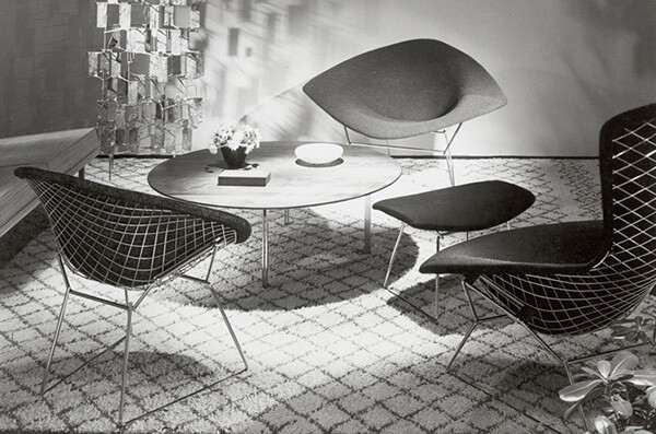 Diamond Chair and Bird Chair Harry’ego Bertoia. Zdjecie z archiwum Knoll. Źródło: Knoll.com