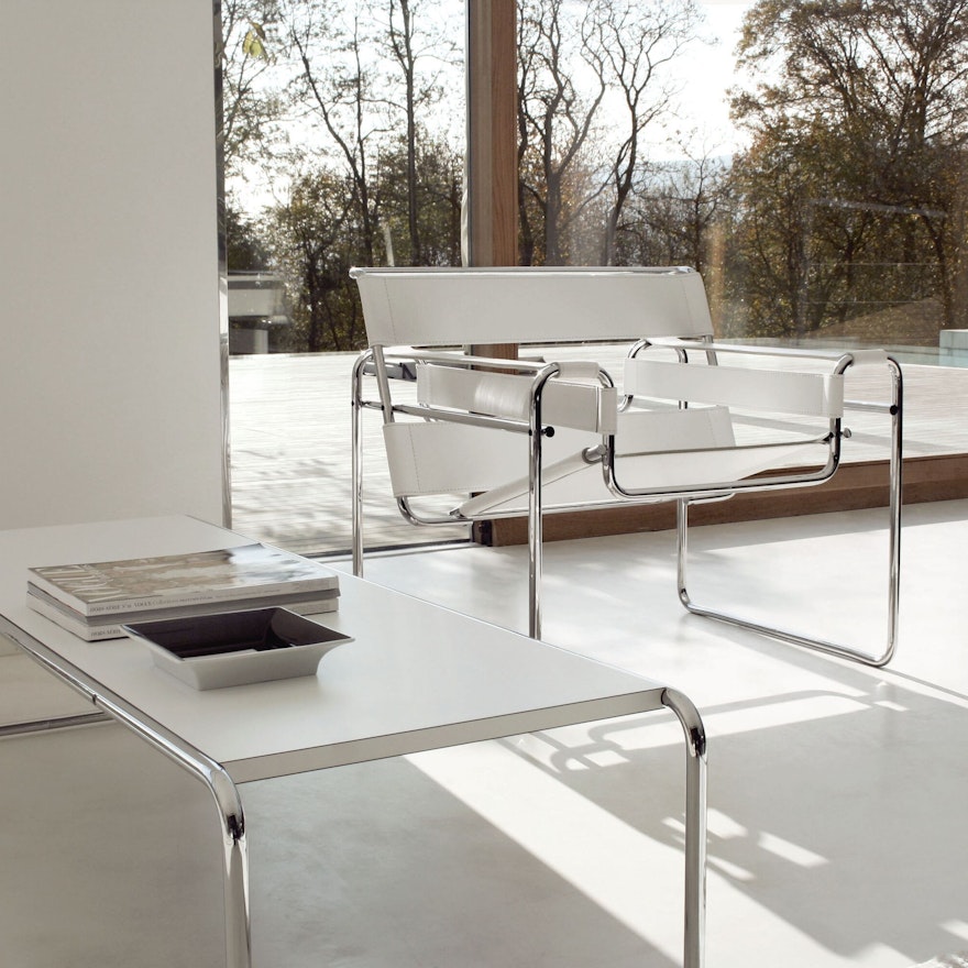 Laccio table i Wassily Chair, projekt Marcel Breuer, prod. Knoll