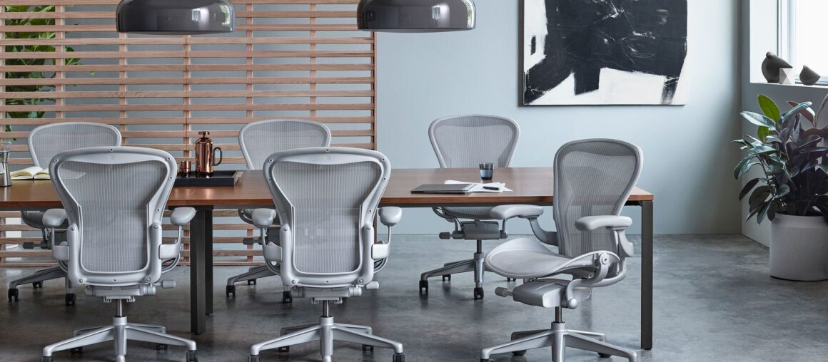 30-lecie fotela biurowego Aeron od Herman Miller: od innowacji do ikony